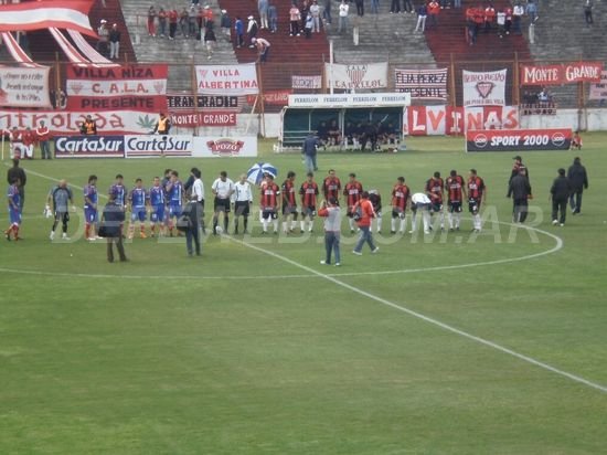 DEFENSORES FUE MUCHO MAS EN EL 2º Y MEINERI LE ANULO EL FESTEJO