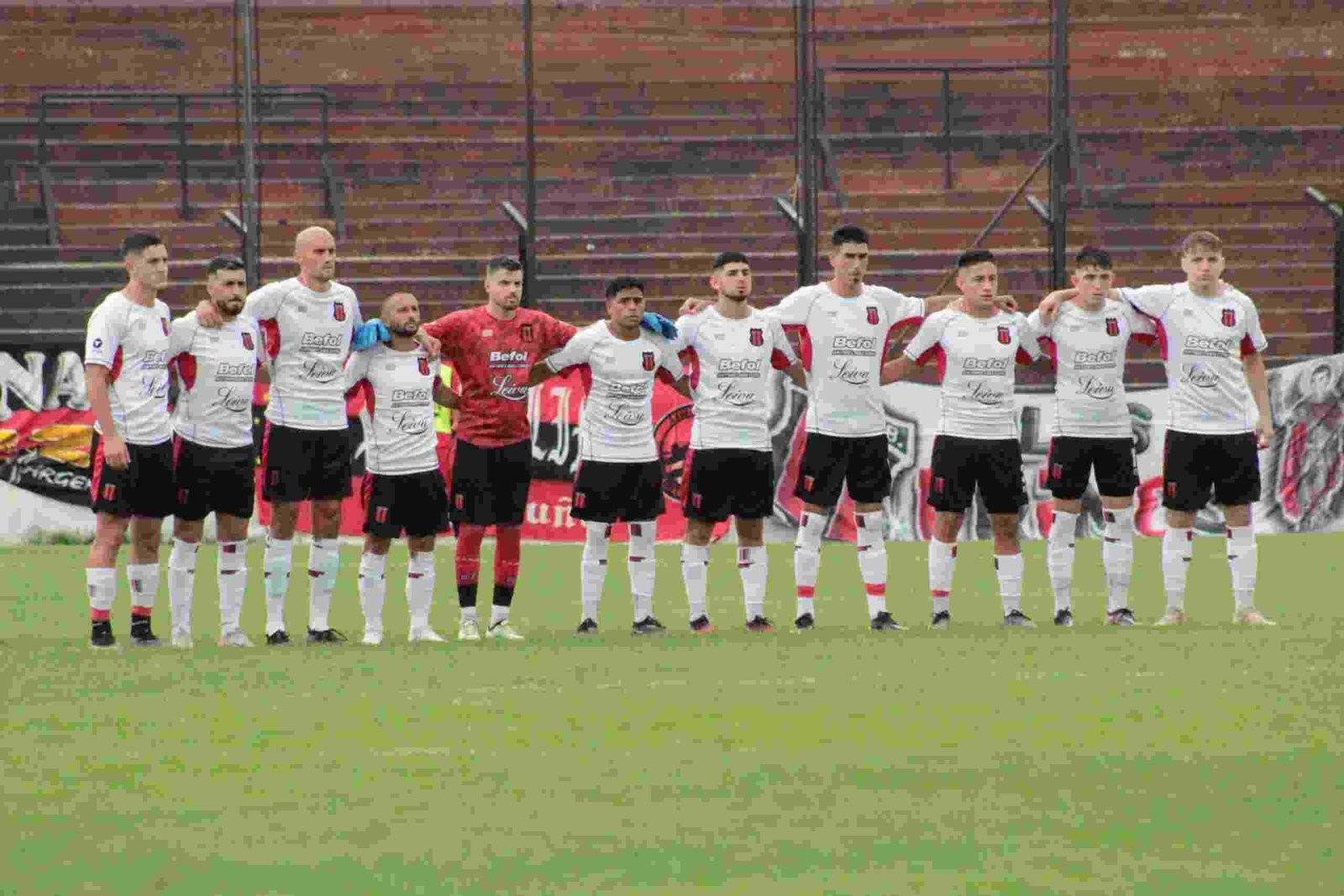 TARDE GRIS EN EL BAJO